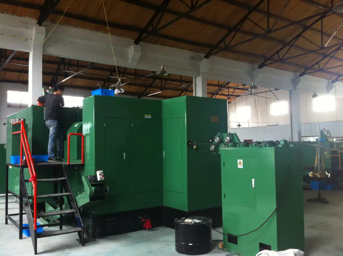 Cold forming machine for precision screw and bolt production in DingLong Hardware fastener factory